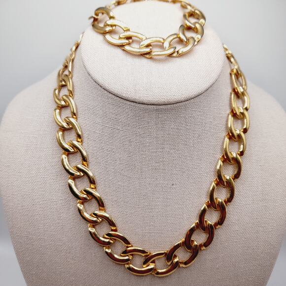 Vintage MONET Gold Plated Chain Necklace & Bracelet Set – Bold Links - Picture 9 of 10